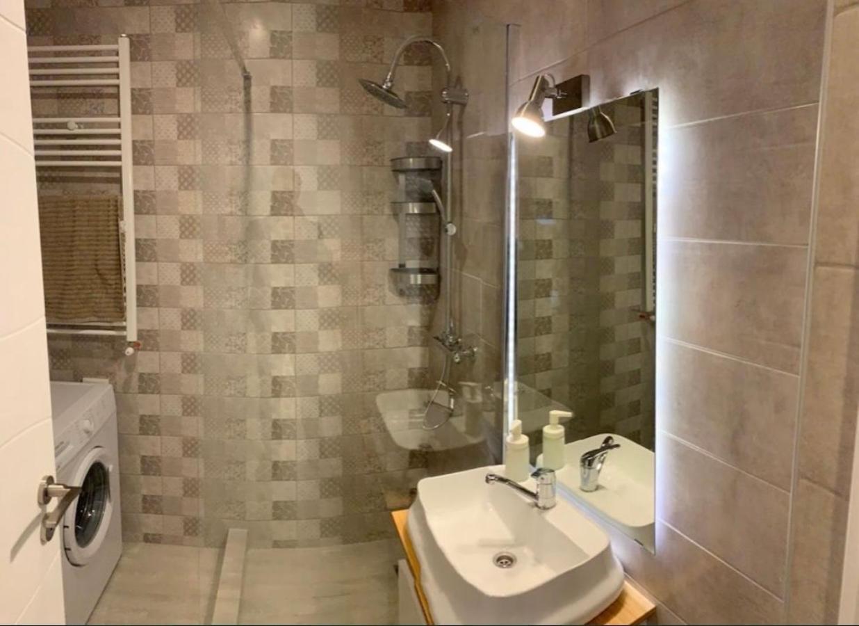 Retreat Luxury Apartment Near Presidential Palace Bukarest Exteriör bild